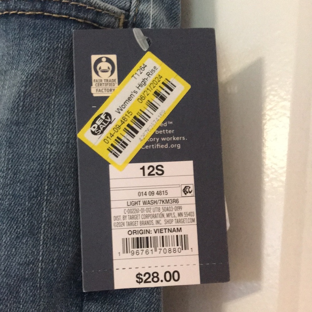 Universal Thread Jeans - Picture 2 of 5